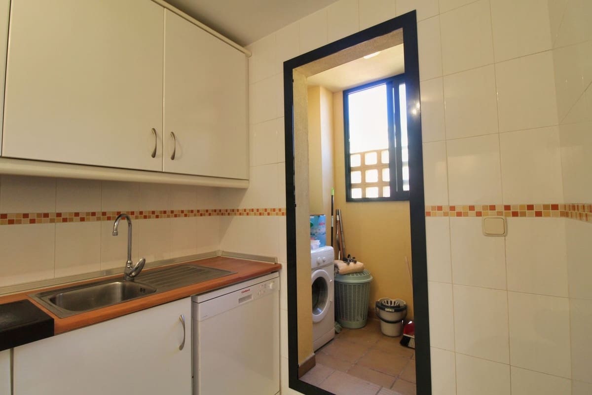 2 soverom Leilighet til salgs i Torrequebrada med svømmebasseng garasje - € 399 000 (Ref: 10099048)