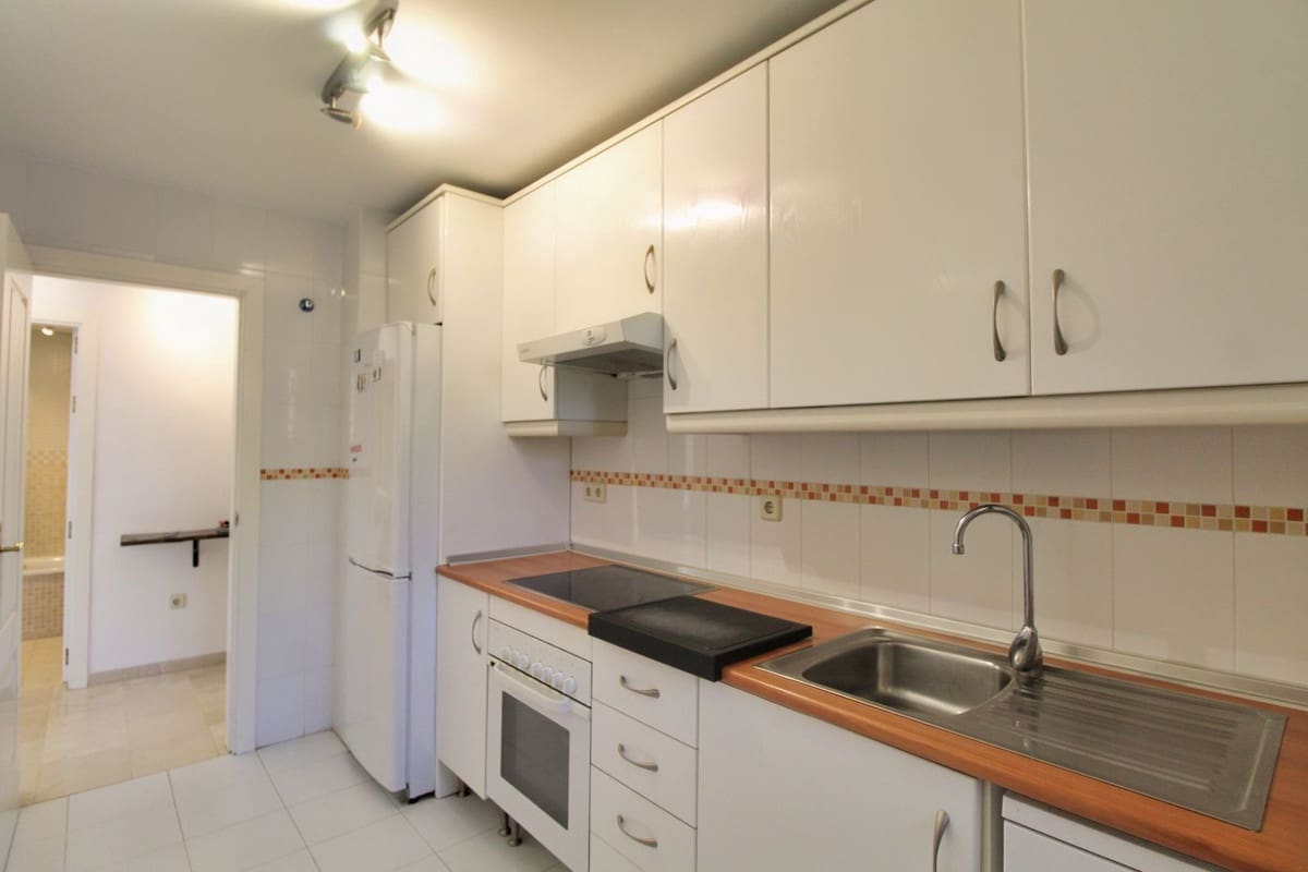 2 soverom Leilighet til salgs i Torrequebrada med svømmebasseng garasje - € 399 000 (Ref: 10099048)