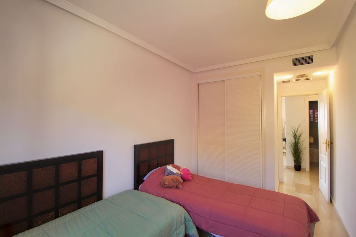 2 soverom Leilighet til salgs i Torrequebrada med svømmebasseng garasje - € 399 000 (Ref: 10099048)