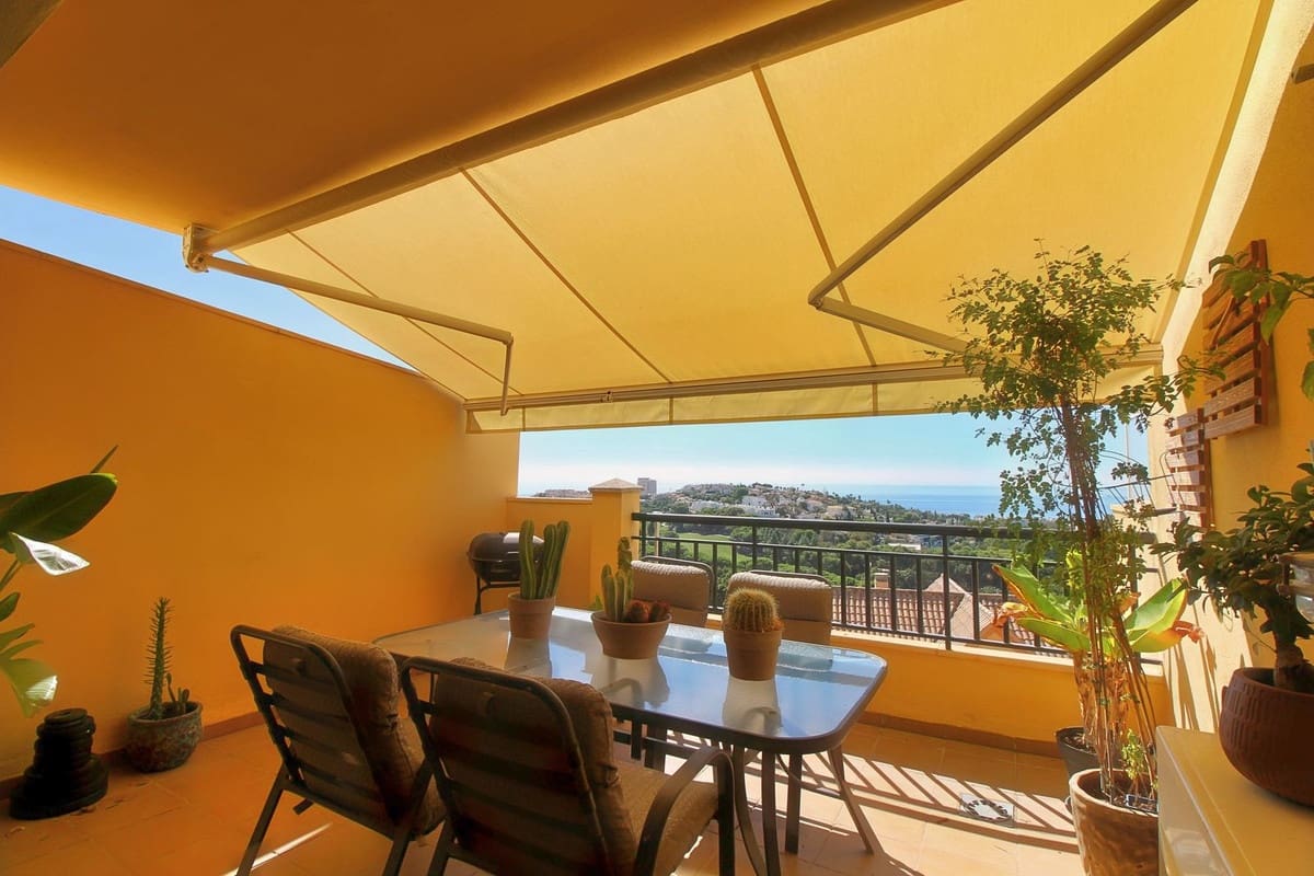 2 soverom Leilighet til salgs i Torrequebrada med svømmebasseng garasje - € 399 000 (Ref: 10099048)
