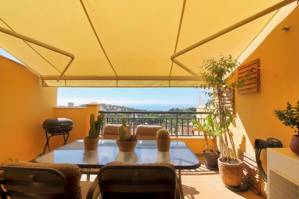 2 soverom Leilighet til salgs i Torrequebrada med svømmebasseng garasje - € 399 000 (Ref: 10099048)