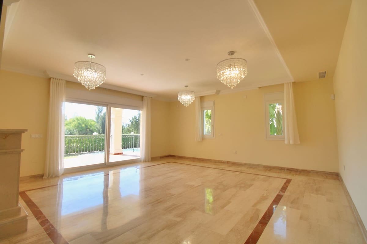 4 sovrum Villa till salu i Guadalmina med pool garage - 1 950 000 € (Ref: 10104353)