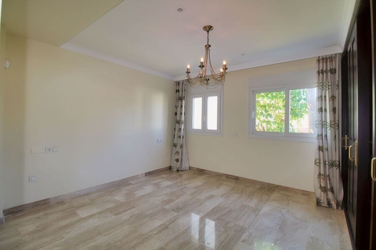 4 sovrum Villa till salu i Guadalmina med pool garage - 1 950 000 € (Ref: 10104353)