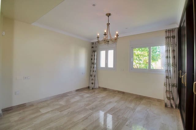 4 sovrum Villa till salu i Guadalmina Alta, Marbella med pool garage - 1 950 000 € (Ref: 10104353)