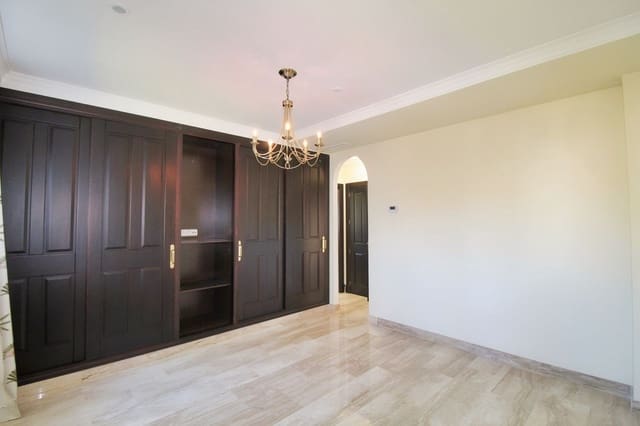 4 sovrum Villa till salu i Guadalmina Alta, Marbella med pool garage - 1 950 000 € (Ref: 10104353)
