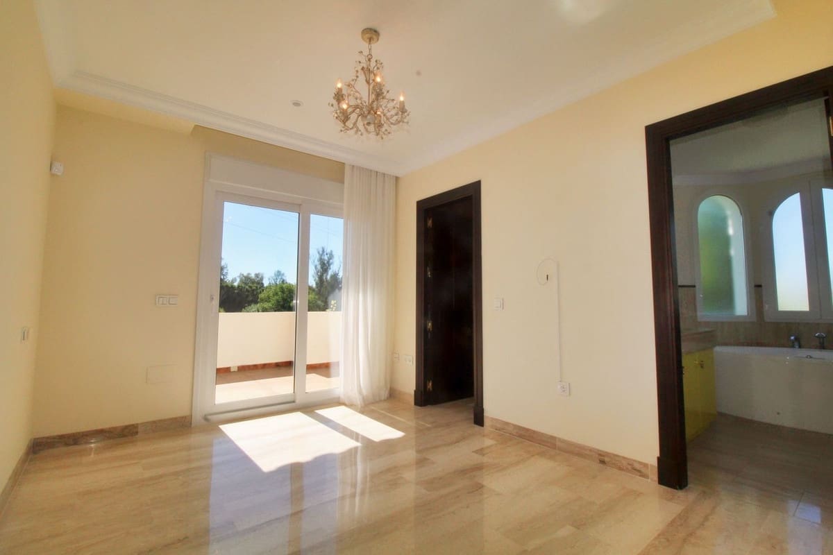 4 sovrum Villa till salu i Guadalmina med pool garage - 1 950 000 € (Ref: 10104353)