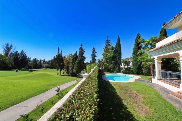 4 sovrum Villa till salu i Guadalmina Alta, Marbella med pool garage - 1 900 000 € (Ref: 10104353)