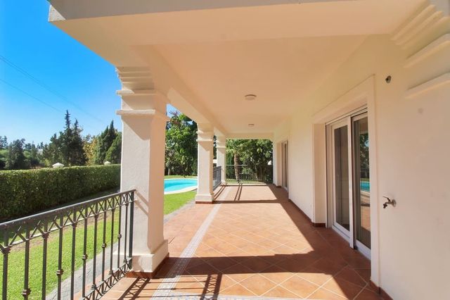 4 sovrum Villa till salu i Guadalmina Alta, Marbella med pool garage - 1 900 000 € (Ref: 10104353)