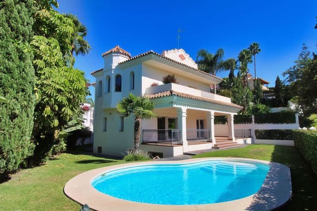 4 sovrum Villa till salu i Guadalmina Alta, Marbella med pool garage - 1 900 000 € (Ref: 10104353)