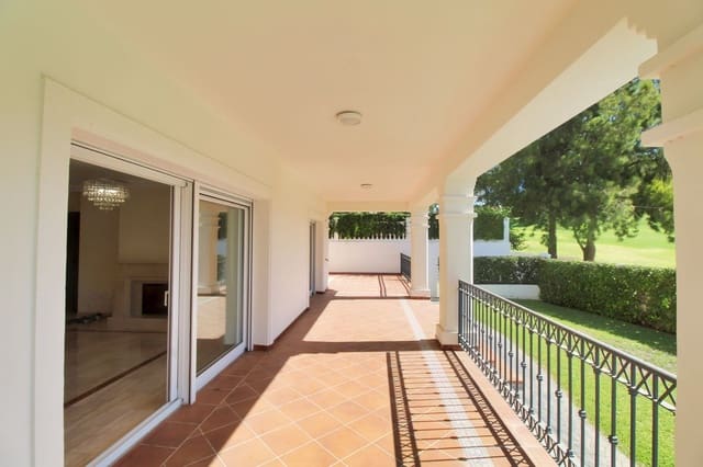 4 makuuhuone Huvila myytävänä paikassa Guadalmina Alta, Marbella mukana uima-altaan 
autotalli - 1 900 000 € (Ref: 10104353)
