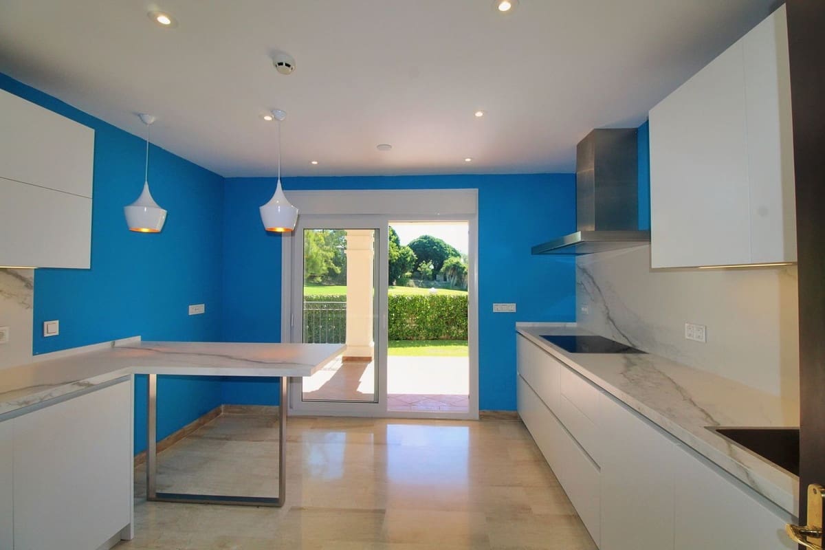 4 bedroom Villa for sale in Guadalmina with pool garage - € 1,900,000 (Ref: 10104353)
