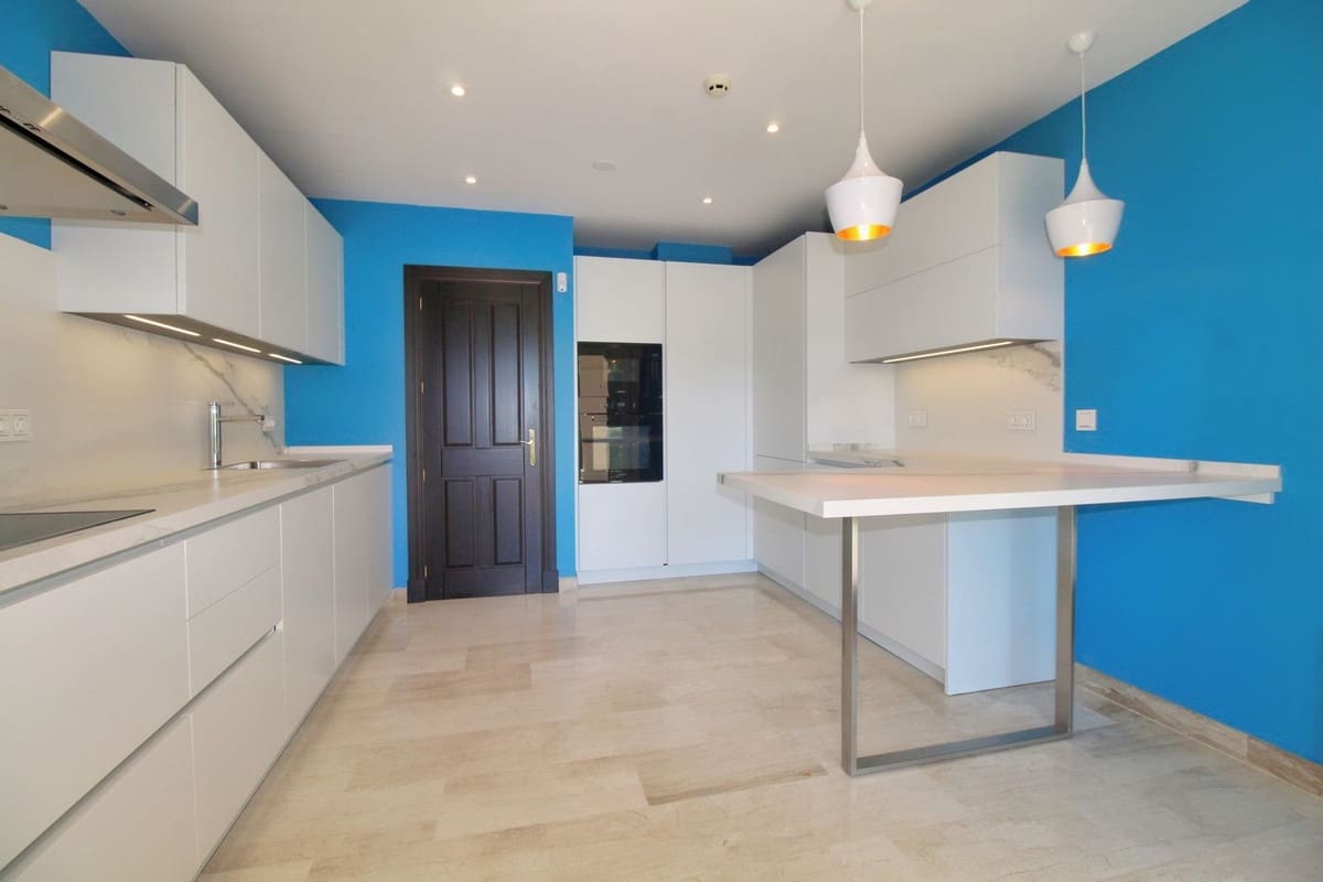 4 bedroom Villa for sale in Guadalmina with pool garage - € 1,900,000 (Ref: 10104353)