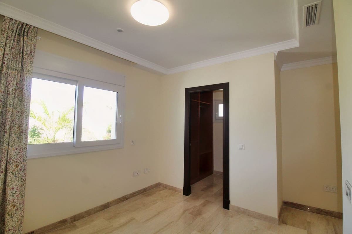 4 bedroom Villa for sale in Guadalmina with pool garage - € 1,900,000 (Ref: 10104353)