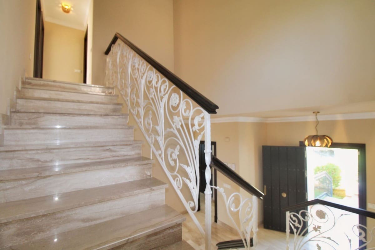 4 bedroom Villa for sale in Guadalmina with pool garage - € 1,900,000 (Ref: 10104353)