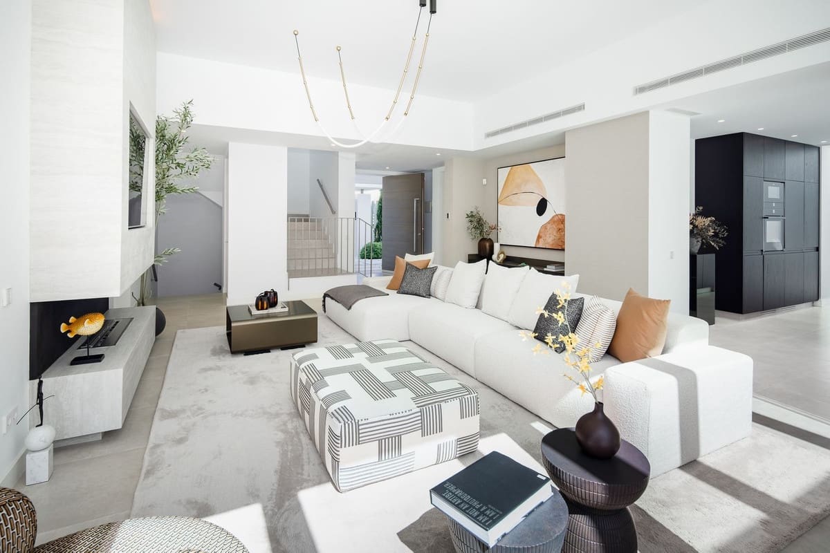 5 sypialnia Willa na sprzedaż w El Paraiso z basenem garażem - 2 250 000 € (Ref: 10110253)