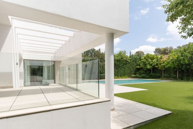 5 sypialnia Willa na sprzedaż w El Paraiso, Estepona z basenem garażem - 2 250 000 € (Ref: 10110253)