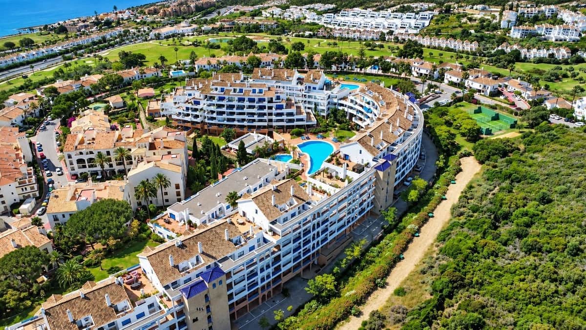 2 sovrum Lägenhet till salu i La Duquesa / Puerto de la Duquesa med pool garage - 320 000 € (Ref: 10110254)