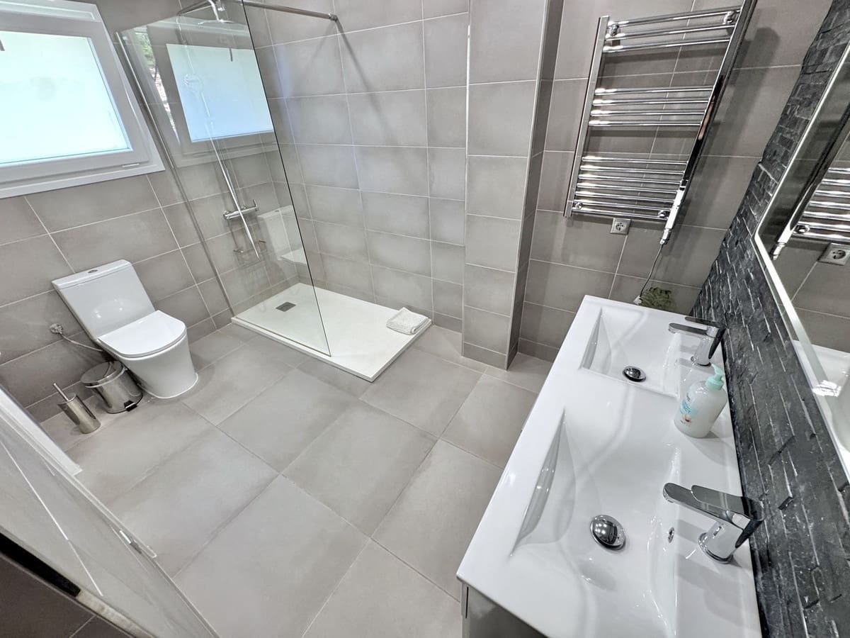 5 sovrum Villa till salu i La Cala de Mijas med pool garage - 1 595 000 € (Ref: 10110255)