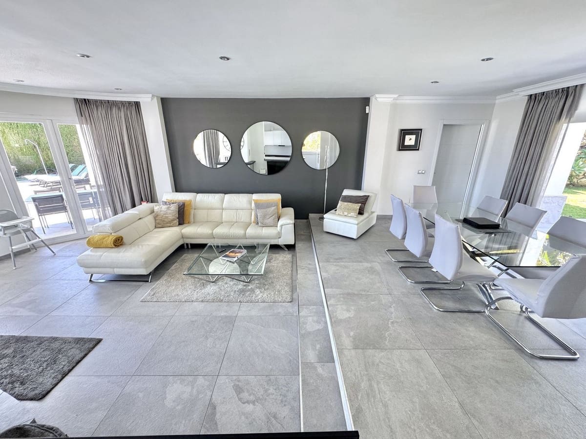 5 sovrum Villa till salu i La Cala de Mijas med pool garage - 1 595 000 € (Ref: 10110255)