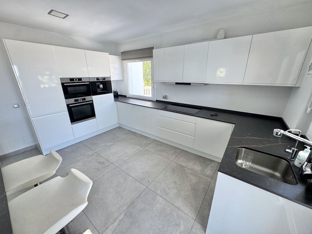 5 sovrum Villa till salu i La Cala de Mijas med pool garage - 1 595 000 € (Ref: 10110255)