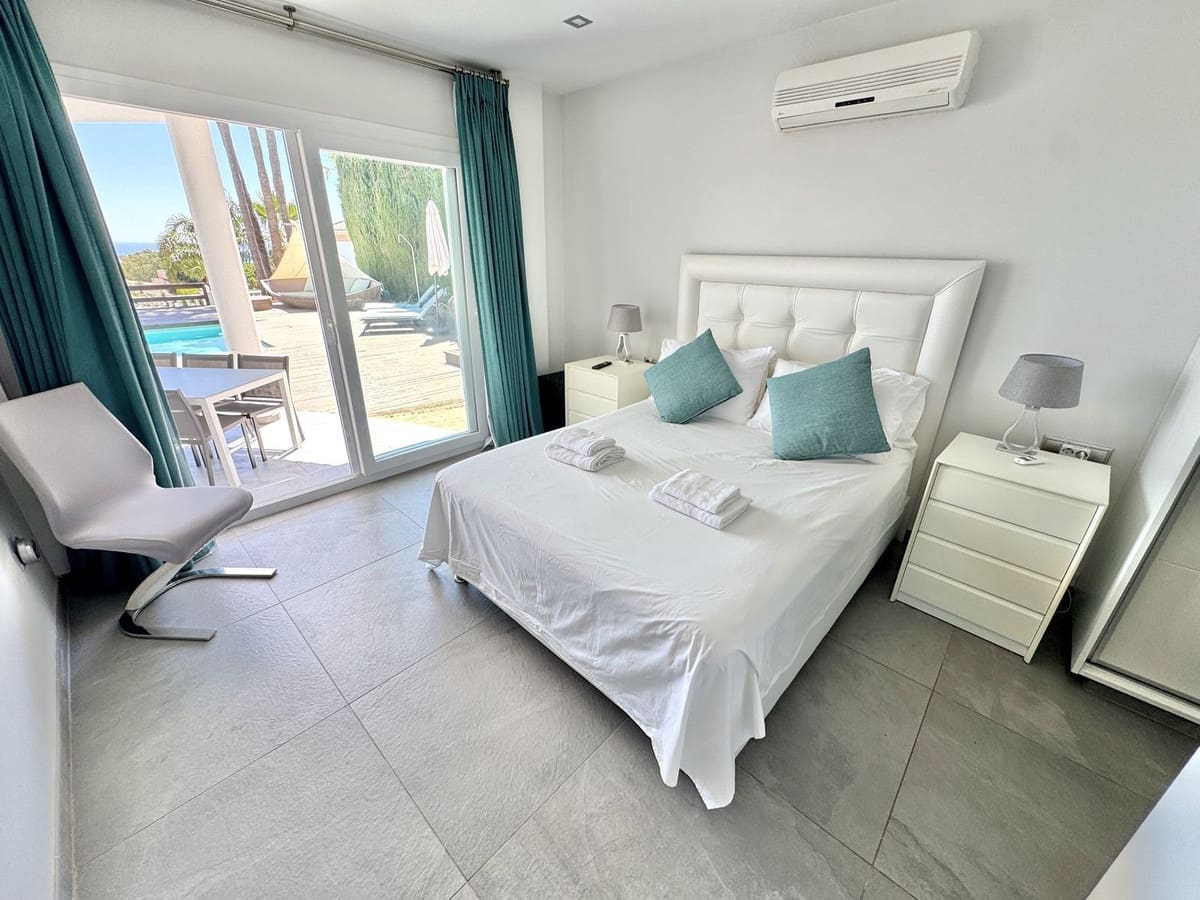 5 sovrum Villa till salu i La Cala de Mijas med pool garage - 1 595 000 € (Ref: 10110255)