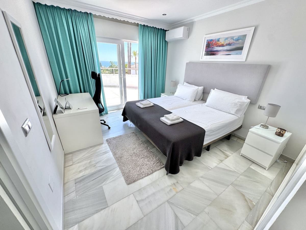 5 sovrum Villa till salu i La Cala de Mijas med pool garage - 1 595 000 € (Ref: 10110255)