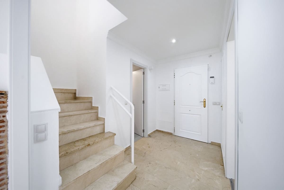 Casa de 3 habitaciones en La Duquesa / Puerto de la Duquesa en venta con piscina garaje - 385.000 € (Ref: 10110256)