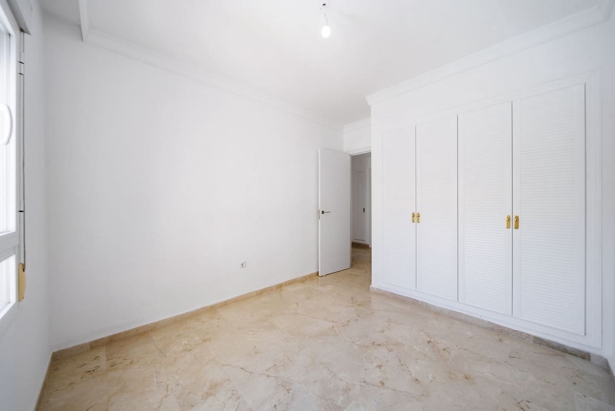 Casa de 3 habitaciones en La Duquesa / Puerto de la Duquesa en venta con piscina garaje - 385.000 € (Ref: 10110256)