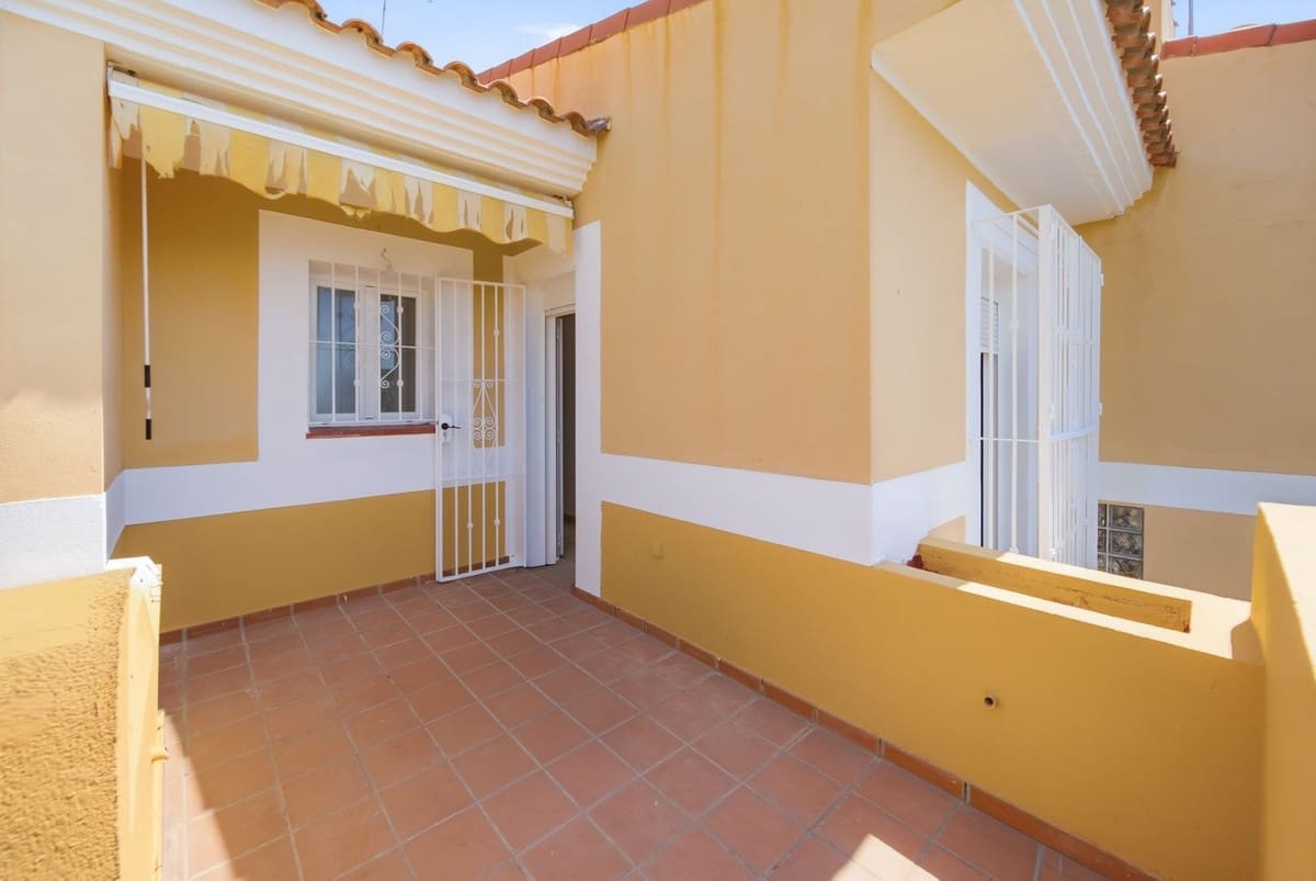 Casa de 3 habitaciones en La Duquesa / Puerto de la Duquesa en venta con piscina garaje - 385.000 € (Ref: 10110256)