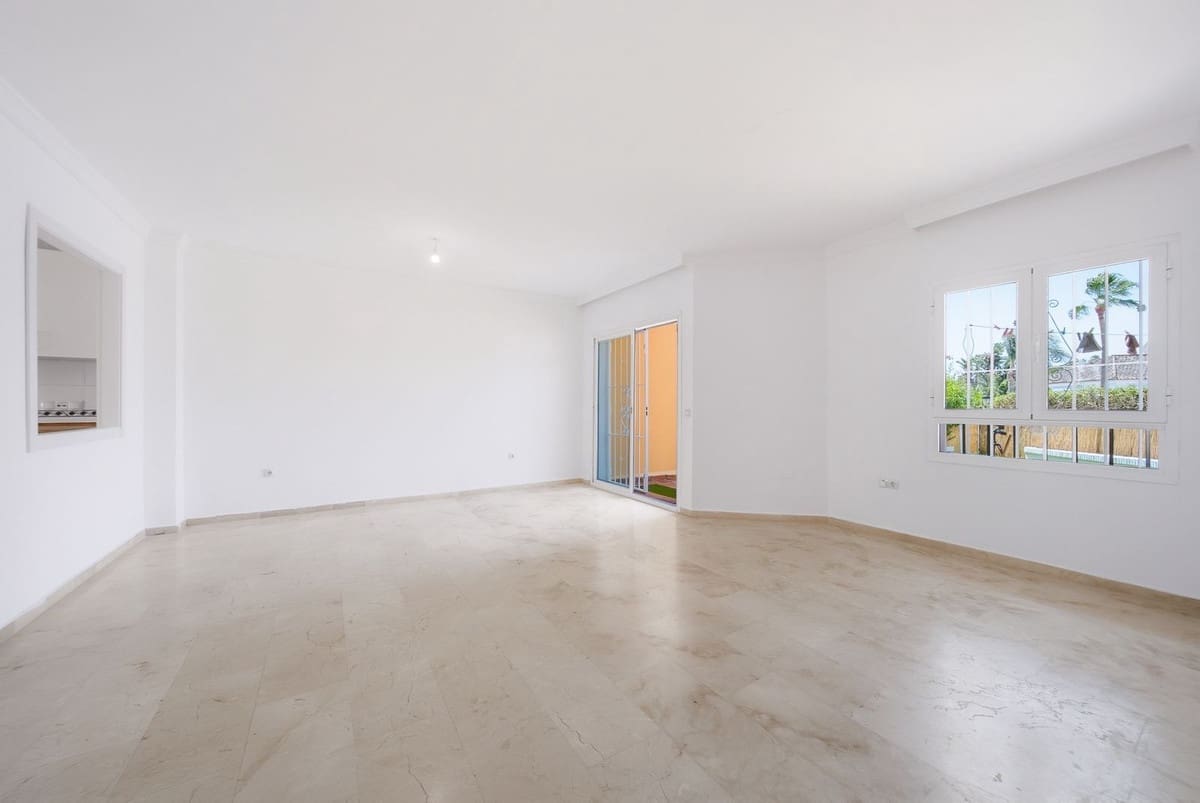 Casa de 3 habitaciones en La Duquesa / Puerto de la Duquesa en venta con piscina garaje - 385.000 € (Ref: 10110256)