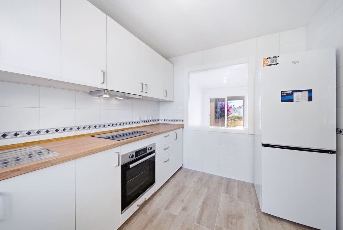 Casa de 3 habitaciones en La Duquesa / Puerto de la Duquesa en venta con piscina garaje - 385.000 € (Ref: 10110256)