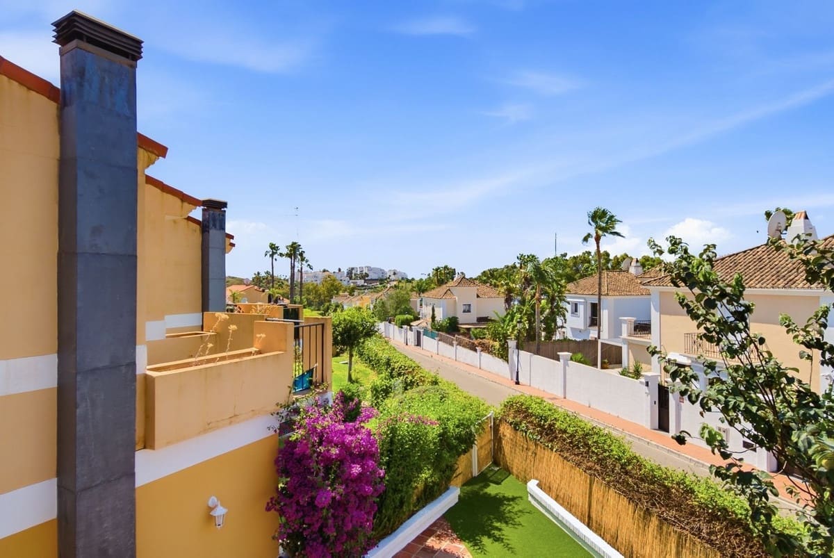 Casa de 3 habitaciones en La Duquesa / Puerto de la Duquesa en venta con piscina garaje - 385.000 € (Ref: 10110256)