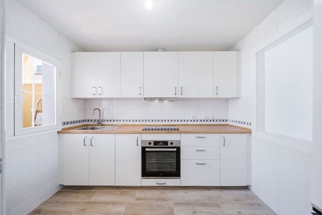 Casa de 3 habitaciones en La Duquesa / Puerto de la Duquesa, Manilva en venta con piscina garaje - 385.000 € (Ref: 10110256)