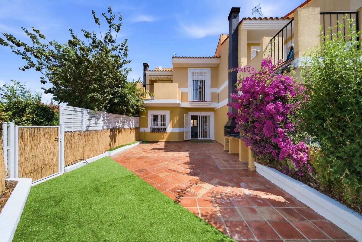 Casa de 3 habitaciones en La Duquesa / Puerto de la Duquesa en venta con piscina garaje - 385.000 € (Ref: 10110256)