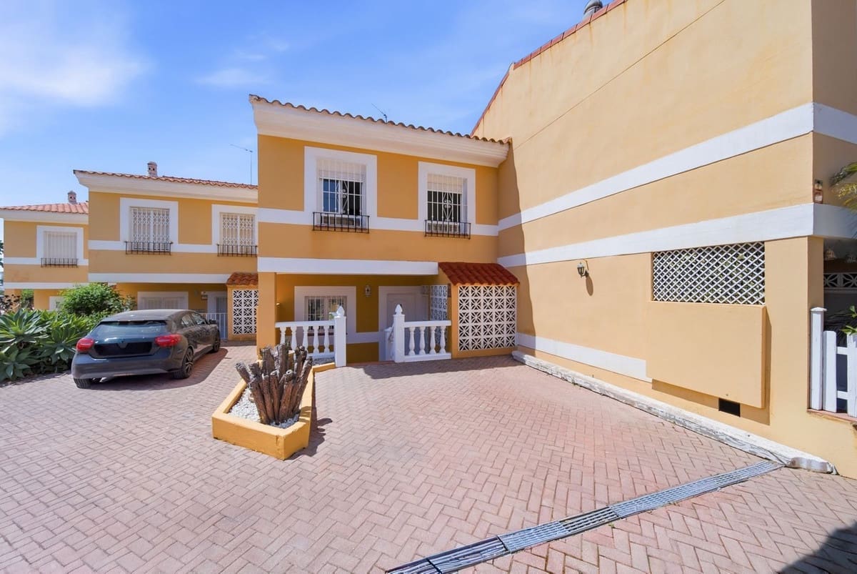 Casa de 3 habitaciones en La Duquesa / Puerto de la Duquesa en venta con piscina garaje - 385.000 € (Ref: 10110256)