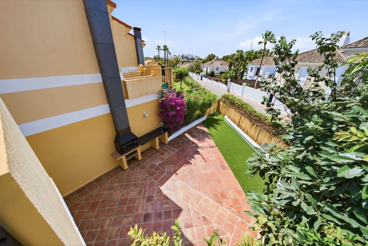 Casa de 3 habitaciones en La Duquesa / Puerto de la Duquesa en venta con piscina garaje - 385.000 € (Ref: 10110256)