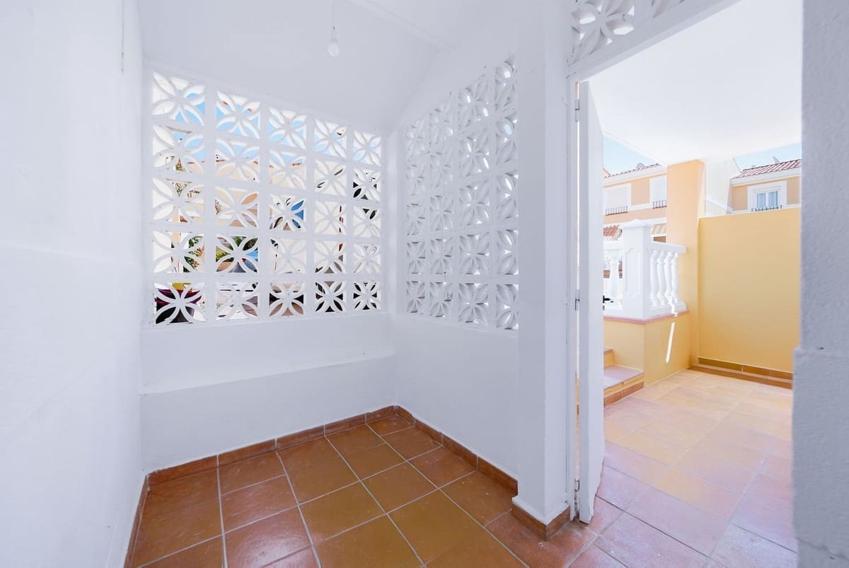 Casa de 3 habitaciones en La Duquesa / Puerto de la Duquesa en venta con piscina garaje - 385.000 € (Ref: 10110256)