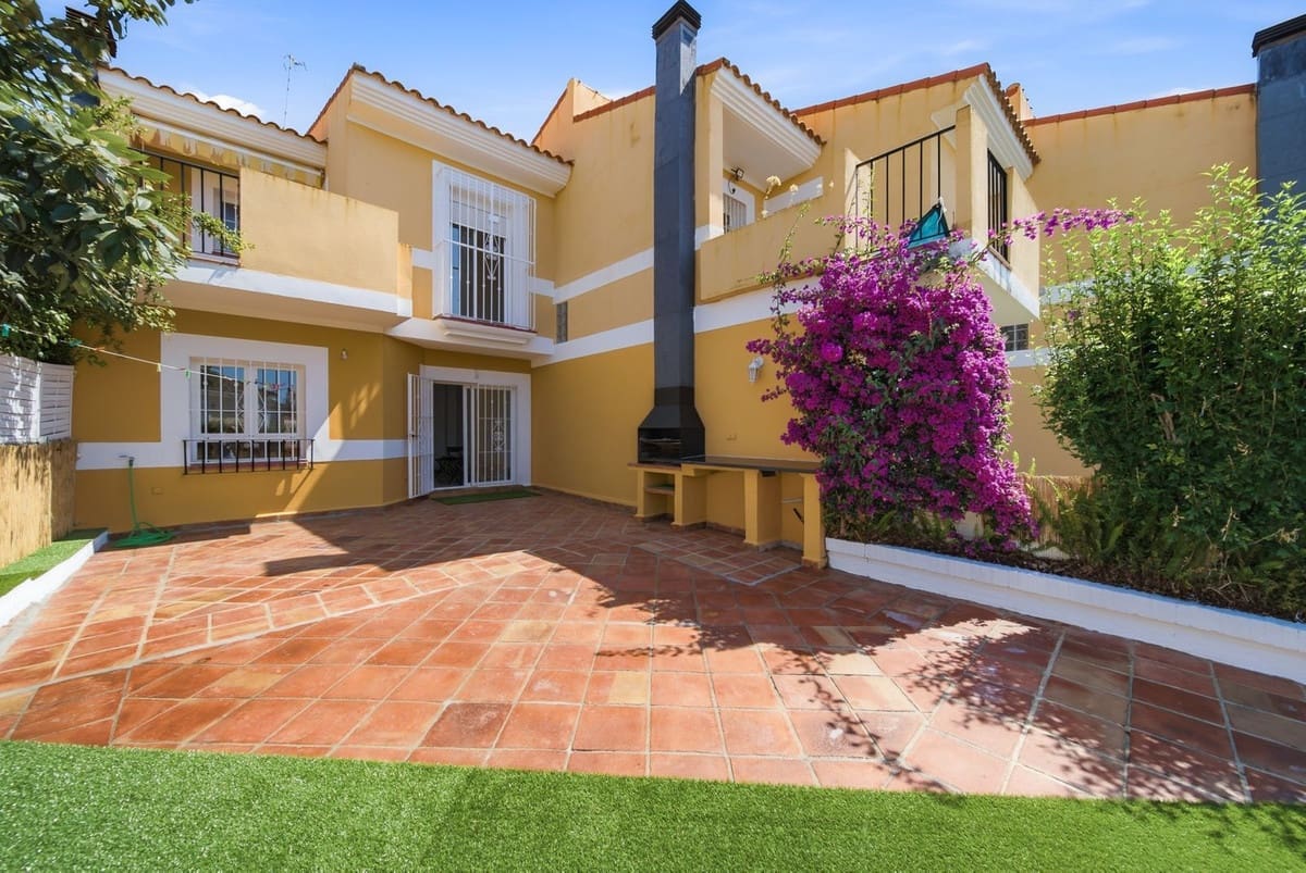 Casa de 3 habitaciones en La Duquesa / Puerto de la Duquesa en venta con piscina garaje - 385.000 € (Ref: 10110256)