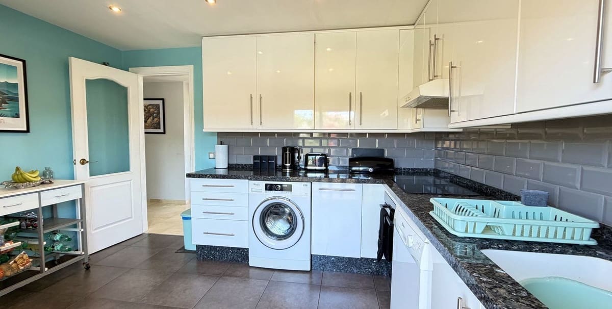 3 slaapkamer Appartement te koop in Estepona met zwembad garage - € 895.000 (Ref: 10120264)