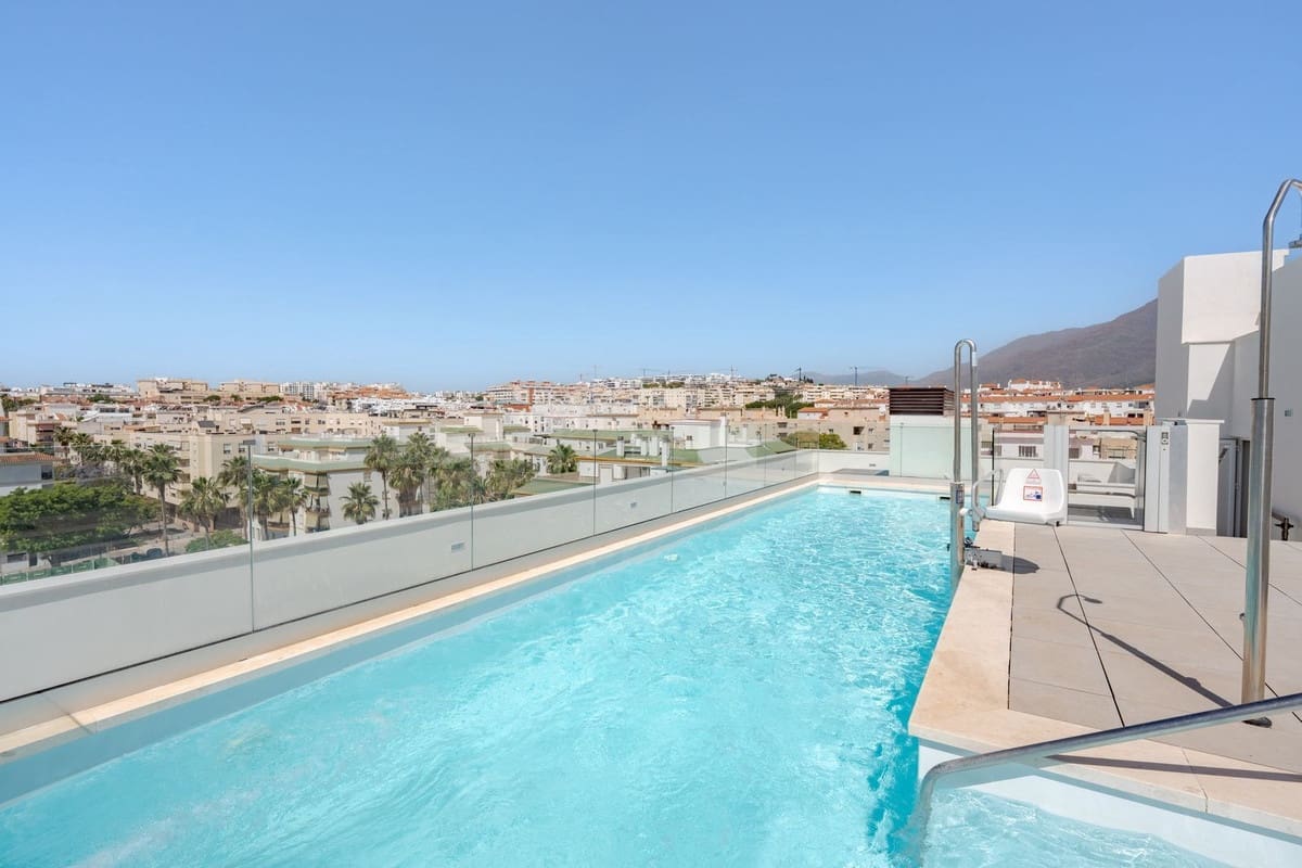 3 chambre Appartement à vendre à Estepona avec piscine garage - 485 000 € (Ref: 10120399)