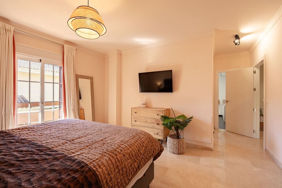 4 makuuhuone Huvila myytävänä paikassa La Cala Hills mukana uima-altaan 
autotalli - 892 500 € (Ref: 10120400)