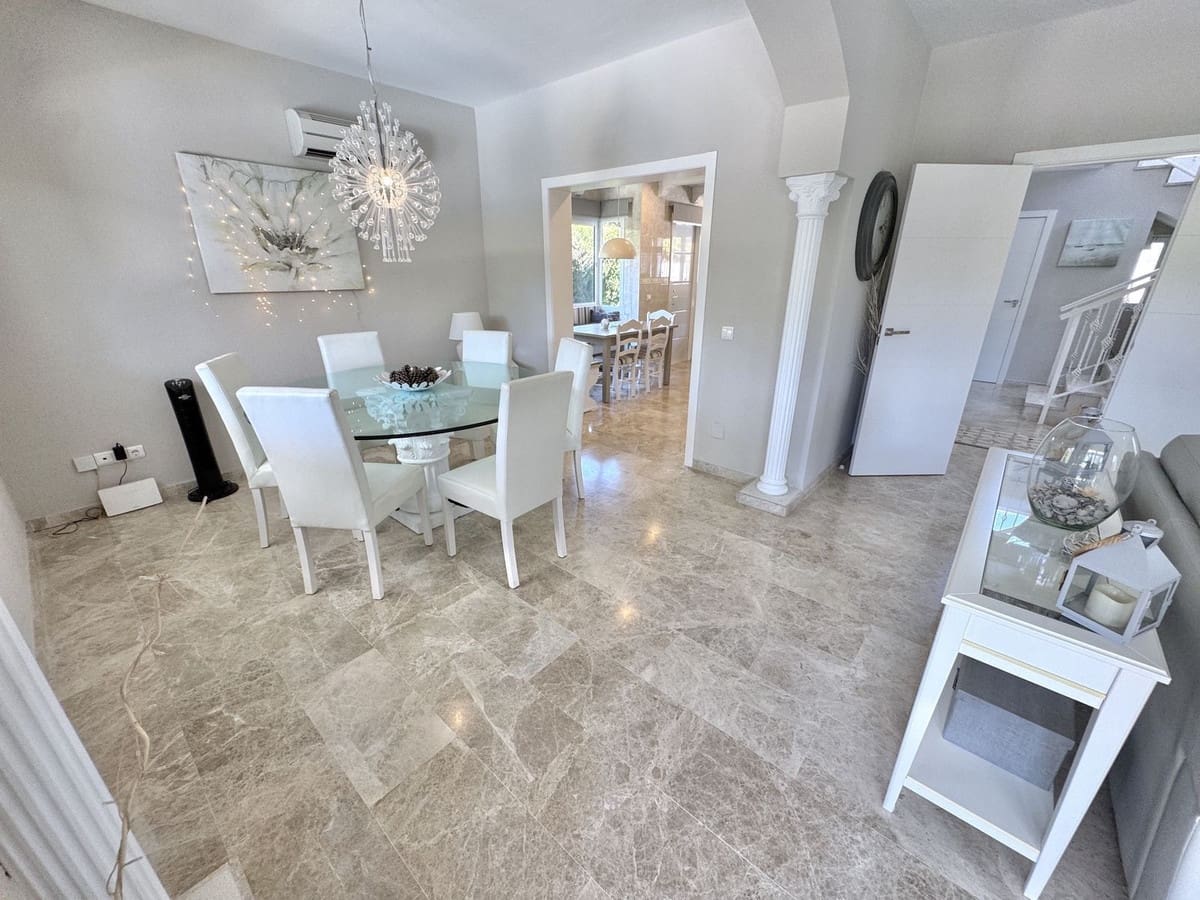 4 sypialnia Willa na sprzedaż w Calahonda z basenem garażem - 1 250 000 € (Ref: 10135244)