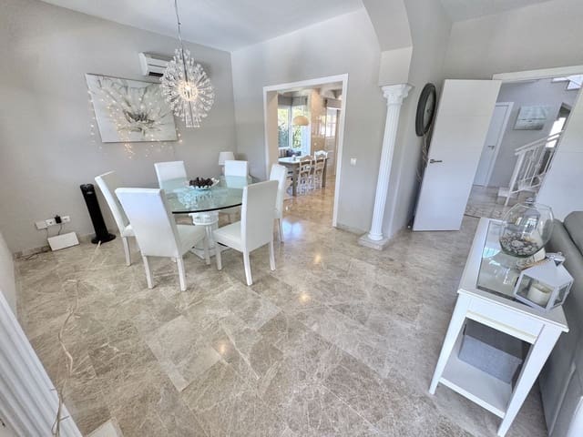 4 sypialnia Willa na sprzedaż w Calahonda, Mijas z basenem garażem - 1 250 000 € (Ref: 10135244)