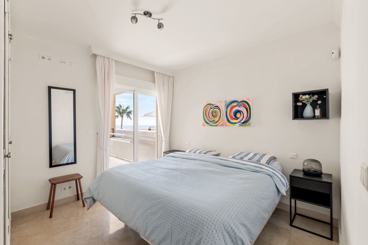 2 soverom Leilighet til salgs i Estepona med svømmebasseng garasje - € 649 000 (Ref: 10141465)