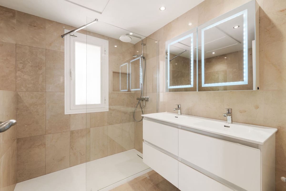 2 soverom Leilighet til salgs i Estepona med svømmebasseng garasje - € 649 000 (Ref: 10141465)