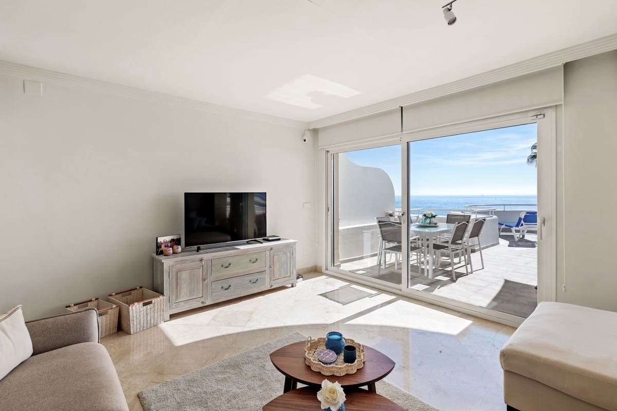 2 soverom Leilighet til salgs i Estepona med svømmebasseng garasje - € 649 000 (Ref: 10141465)