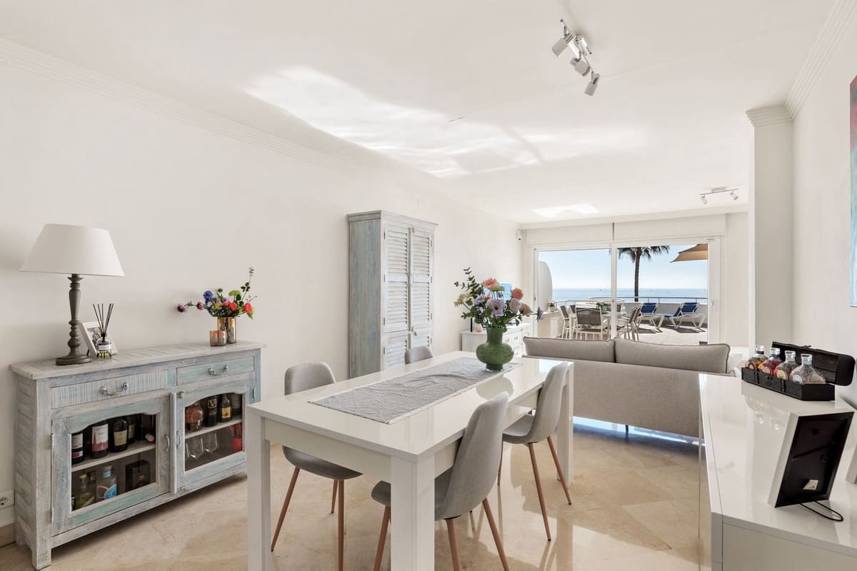 2 soverom Leilighet til salgs i Estepona med svømmebasseng garasje - € 649 000 (Ref: 10141465)