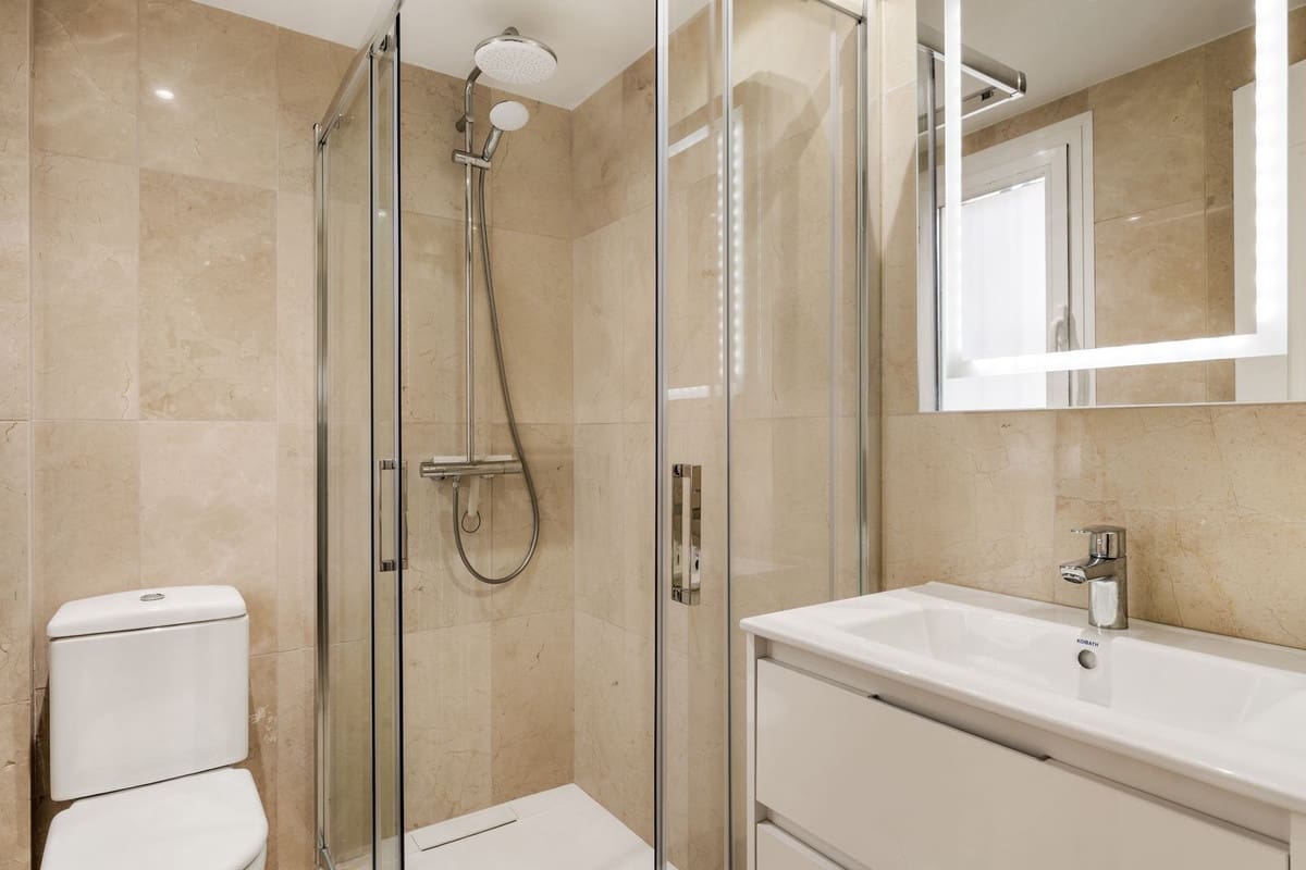 2 soverom Leilighet til salgs i Estepona med svømmebasseng garasje - € 649 000 (Ref: 10141465)