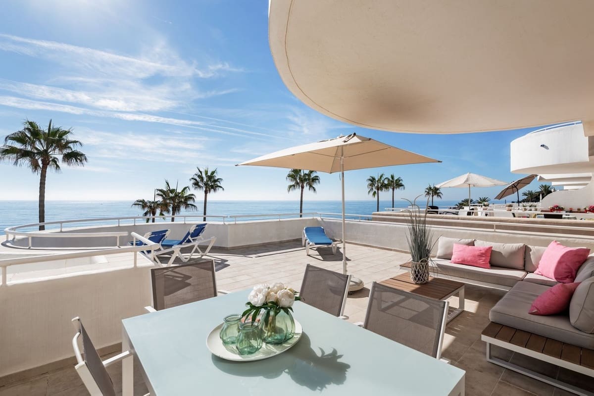 2 soverom Leilighet til salgs i Estepona med svømmebasseng garasje - € 649 000 (Ref: 10141465)