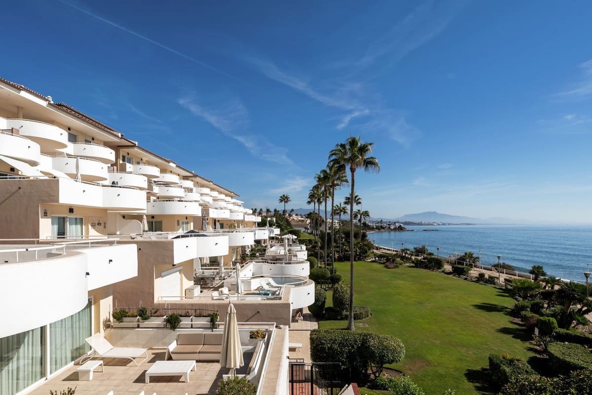 2 soverom Leilighet til salgs i Estepona med svømmebasseng garasje - € 649 000 (Ref: 10141465)